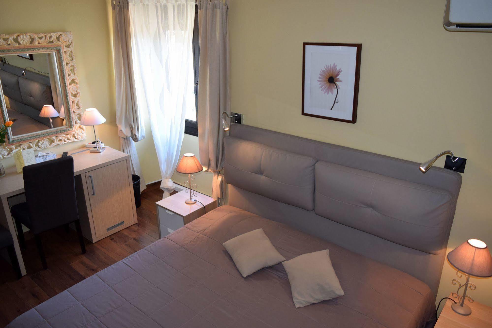 Hotel Le Logis Du Guetteur Les Arcs-sur-Argens Exteriér fotografie